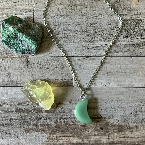 NWT Natural Green Jade moon shaped charm pendant stone necklace silver chain new - Picture 4 of 4